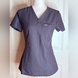 FIGS Technical Collection Catarina One-Pocket Scrub Top in a gray/charcoal XXS
